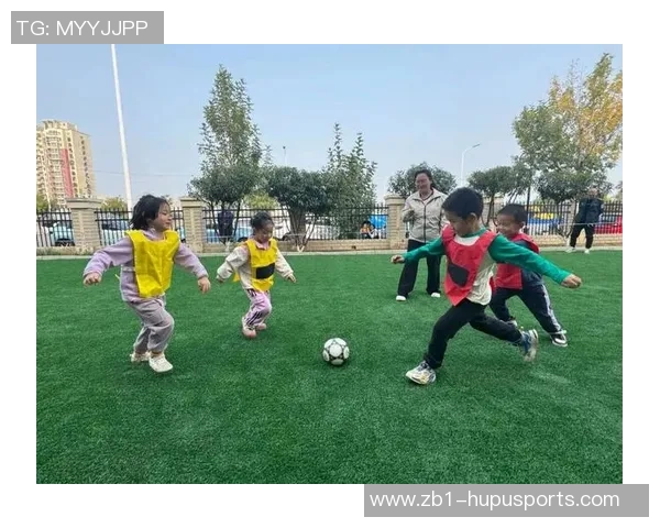 我们经常踢足球的乐趣与团队合作精神的培养